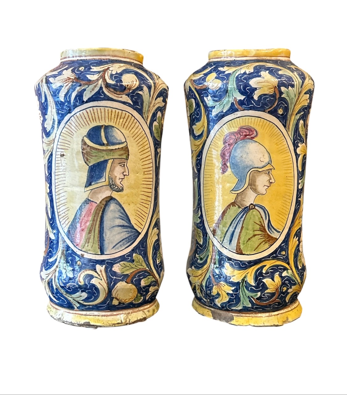 Coppia di grandi cilindri in maiolica policroma, Caltagirone XIX secolo, Bottega Di Bartolo